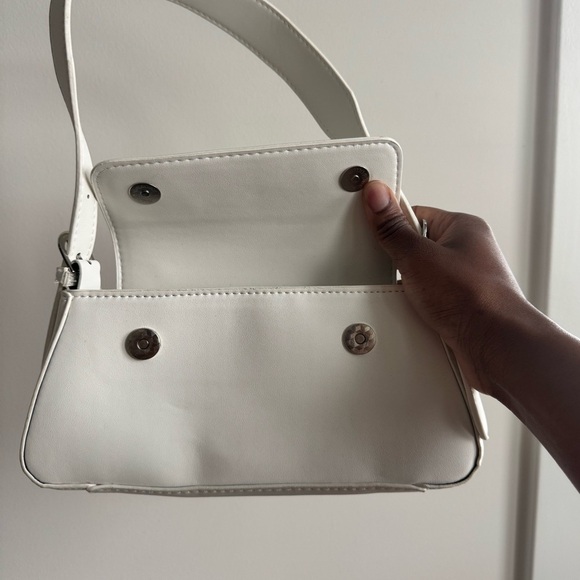 PRETTY LITTLE THING WHITE TRAPEZE SIMPLE SHOULDER BAG - Picture 9 of 12